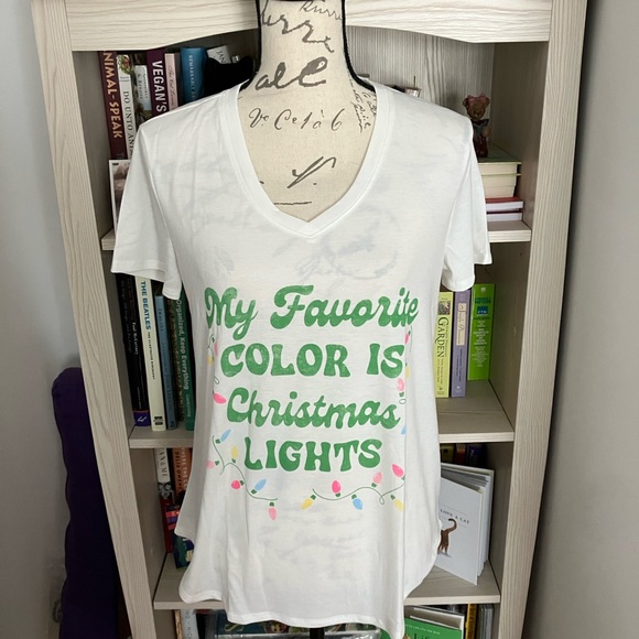 Christmas Lights V-neck T-Shirt NWT - Picture 2 of 6
